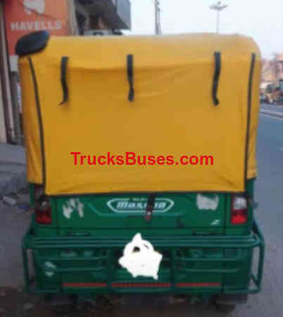 Bajaj RE image 3